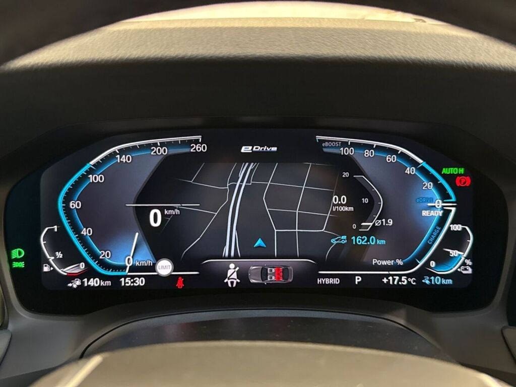BMW 330 2019 Ruskea (beige)