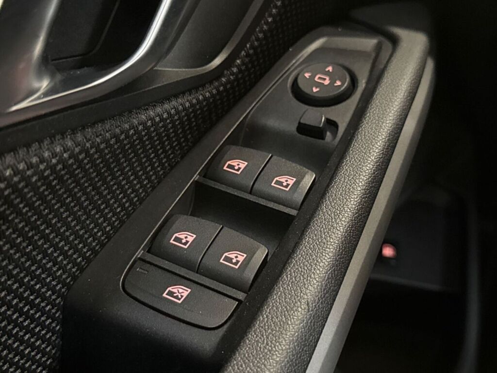BMW 330 2019 Ruskea (beige)