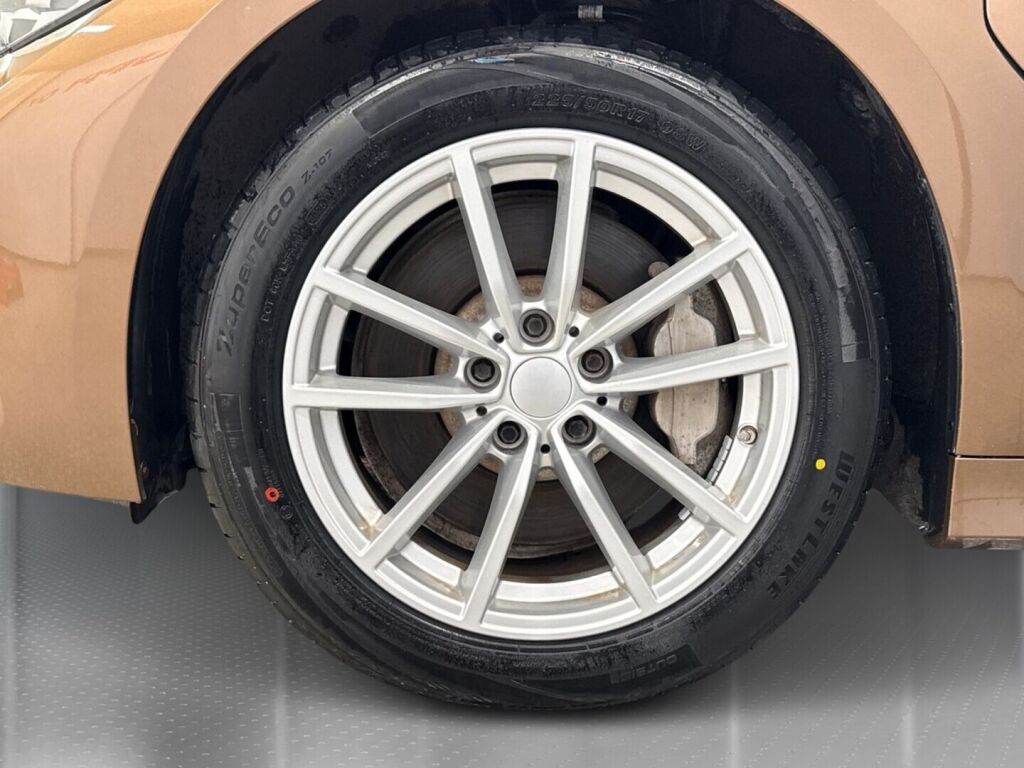 BMW 330 2019 Ruskea (beige)