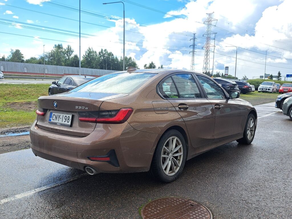 BMW 330 2019 Ruskea (beige)