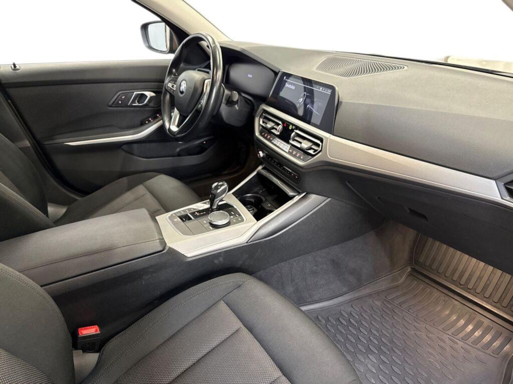 BMW 330 2019 Ruskea (beige)
