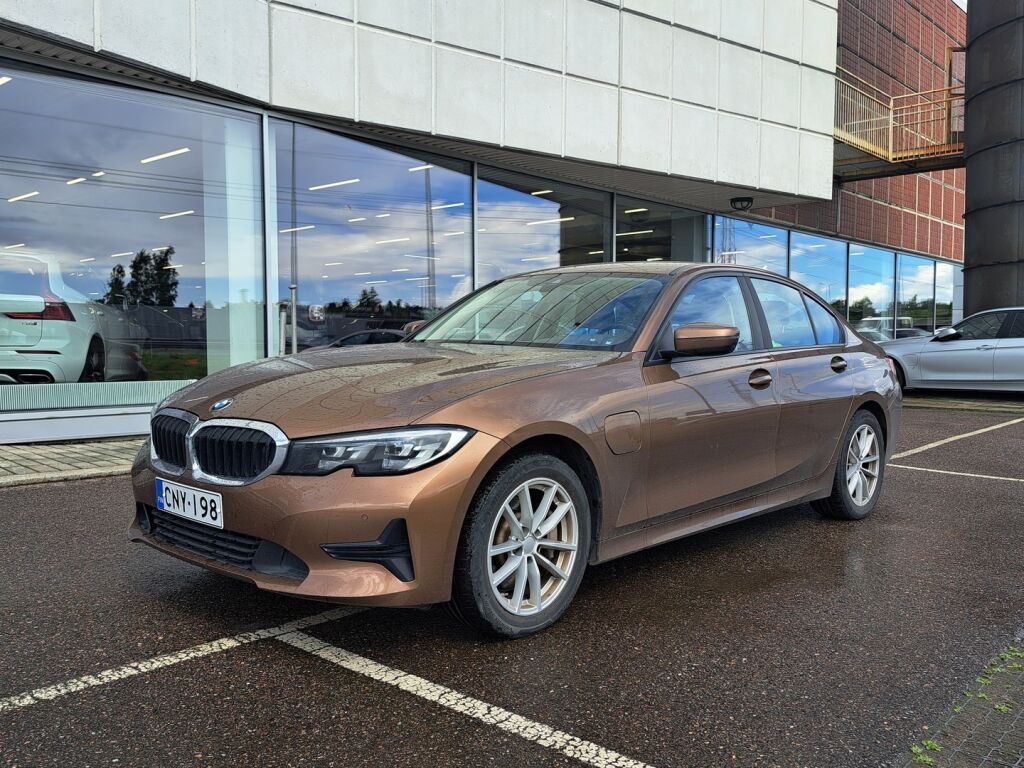 BMW 330 2019 Ruskea (beige)