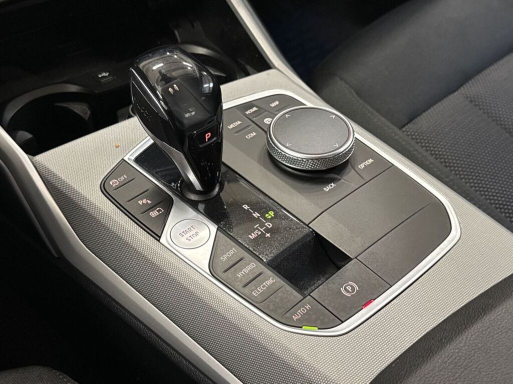 BMW 330 2019 Ruskea (beige)