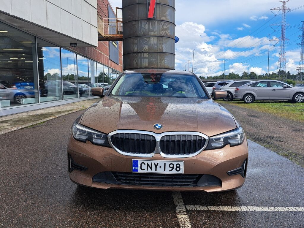 BMW 330 2019 Ruskea (beige)