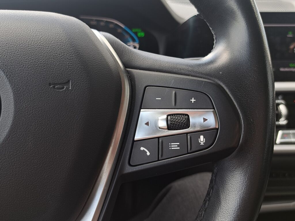 BMW 330 2019 Ruskea (beige)