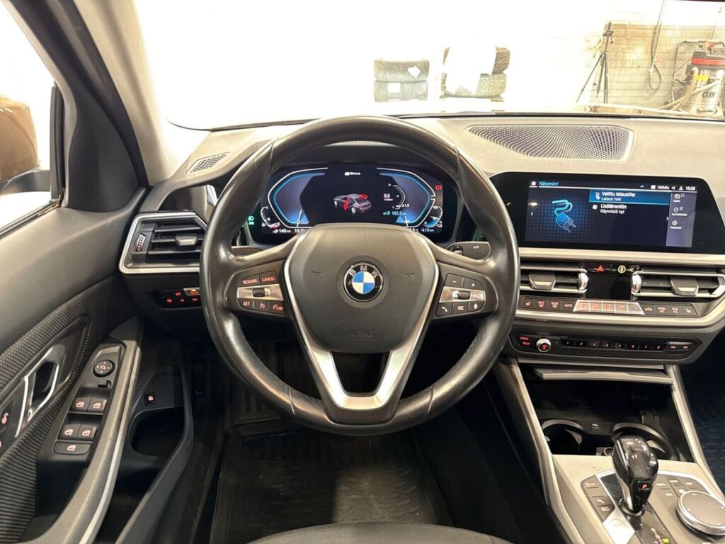 BMW 330 2019 Ruskea (beige)