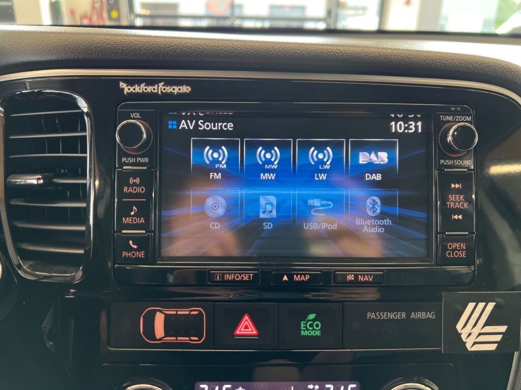 Mitsubishi Outlander PHEV 2016 Musta