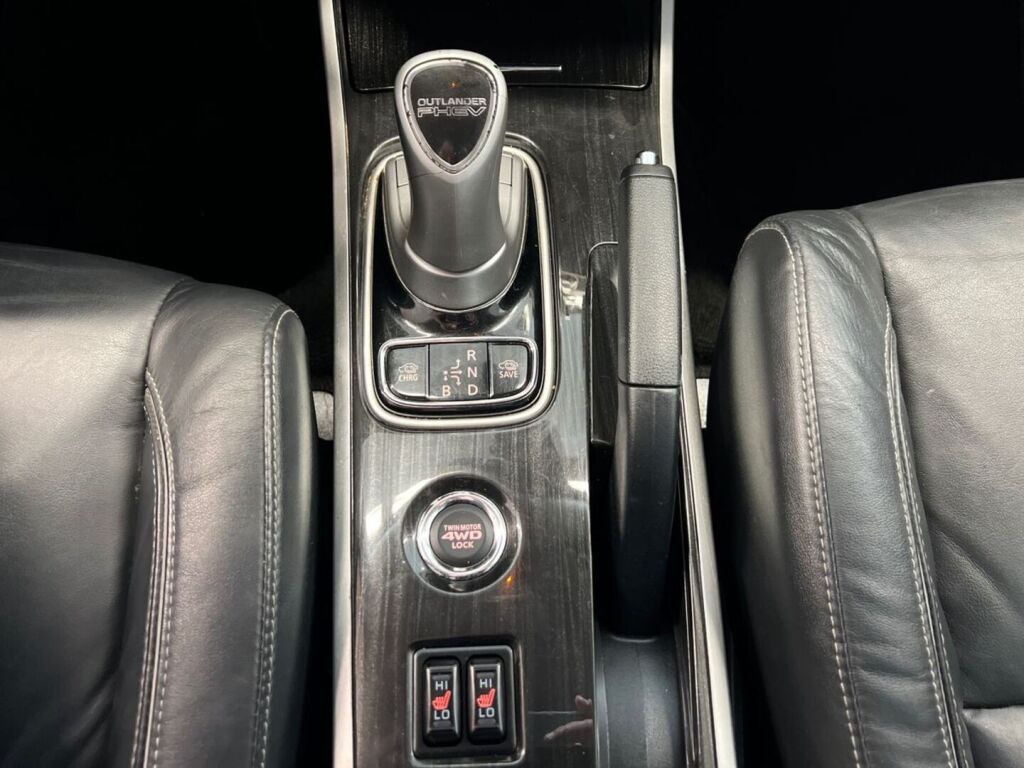 Mitsubishi Outlander PHEV 2016 Musta