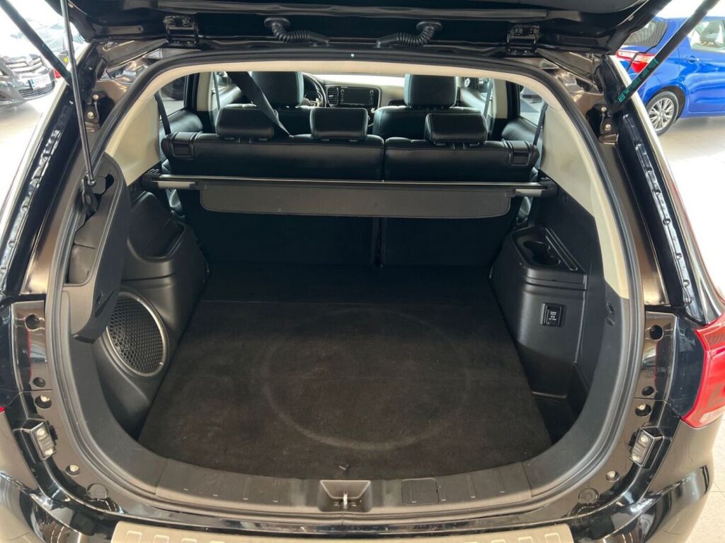 Mitsubishi Outlander PHEV 2016 Musta