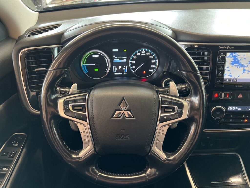 Mitsubishi Outlander PHEV 2016 Musta