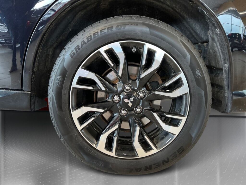Mitsubishi Outlander PHEV 2016 Musta