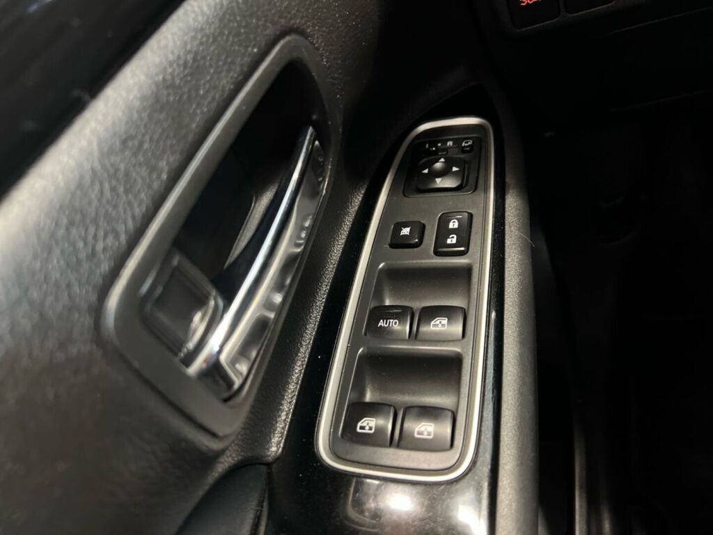 Mitsubishi Outlander PHEV 2016 Musta