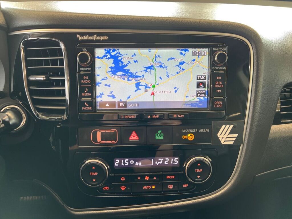 Mitsubishi Outlander PHEV 2016 Musta