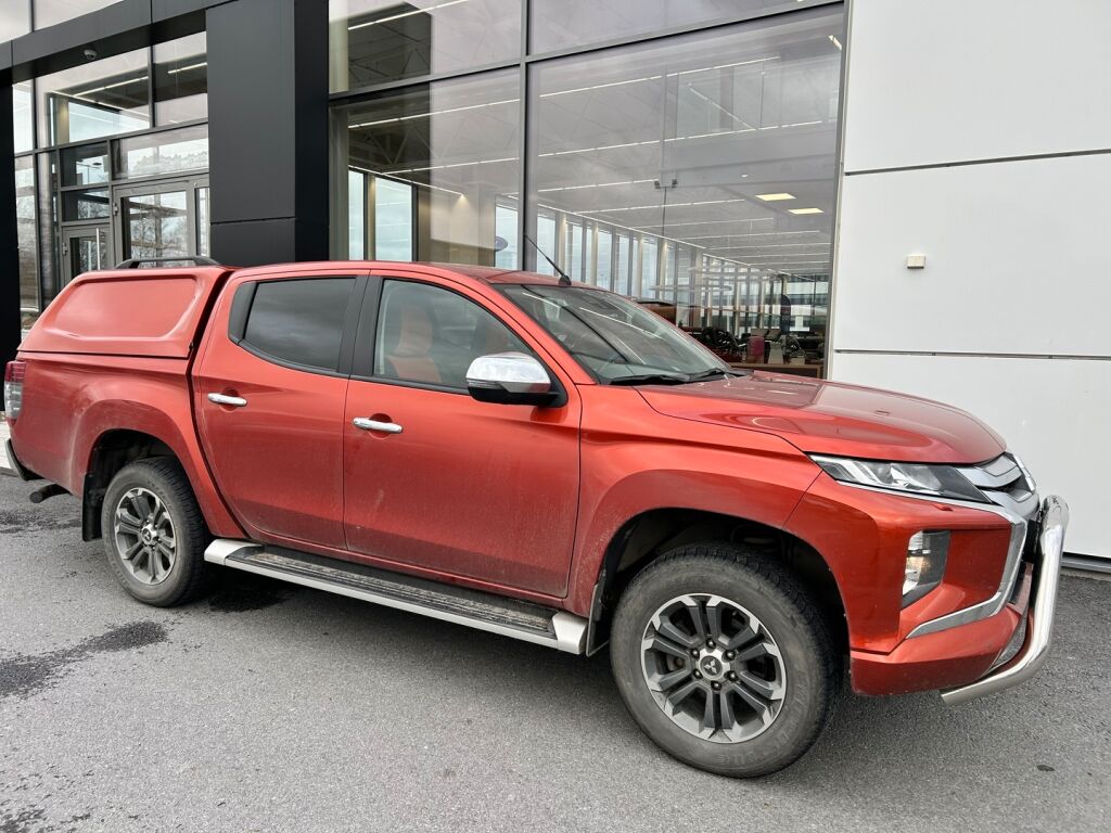 Mitsubishi L200 2020 Oranssi