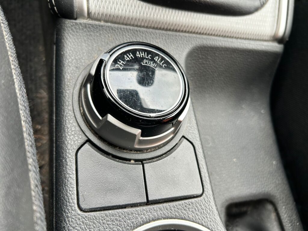 Mitsubishi L200 2020 Oranssi