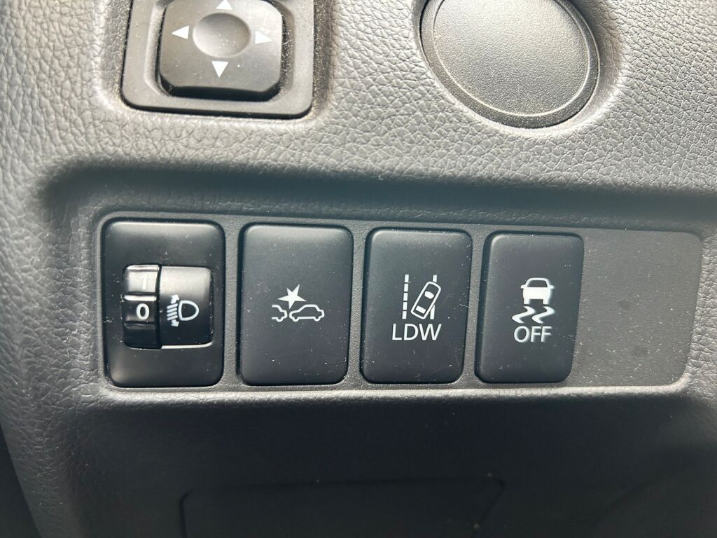 Mitsubishi L200 2020 Oranssi