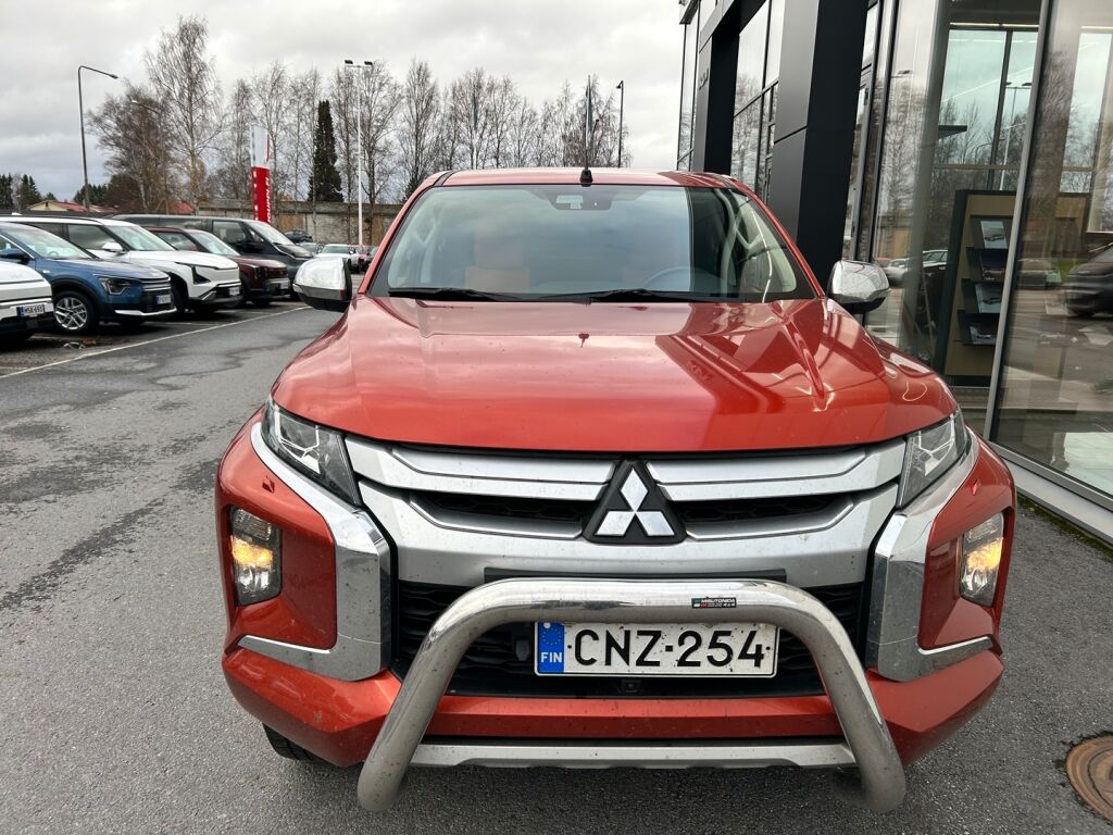 Mitsubishi L200 2020 Oranssi
