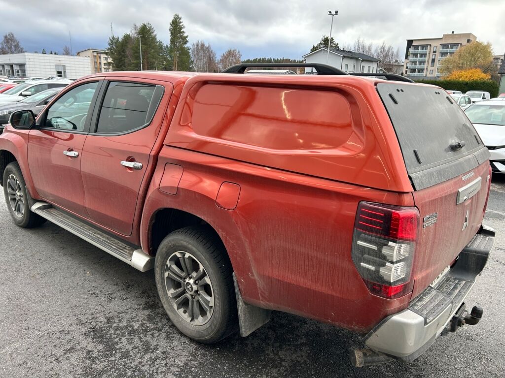 Mitsubishi L200 2020 Oranssi