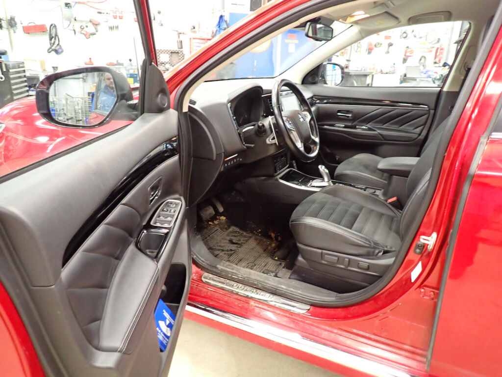 Mitsubishi Outlander PHEV 2020 Punainen