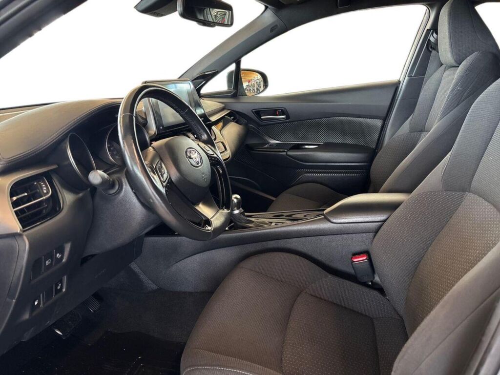Toyota C-HR 2019 Harmaa