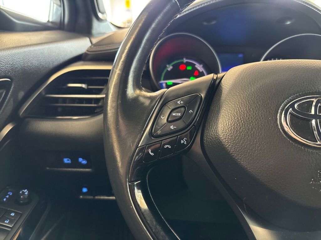 Toyota C-HR 2019 Harmaa