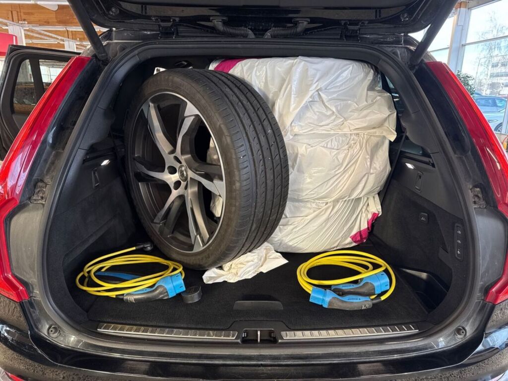 Volvo XC90 2020 Musta