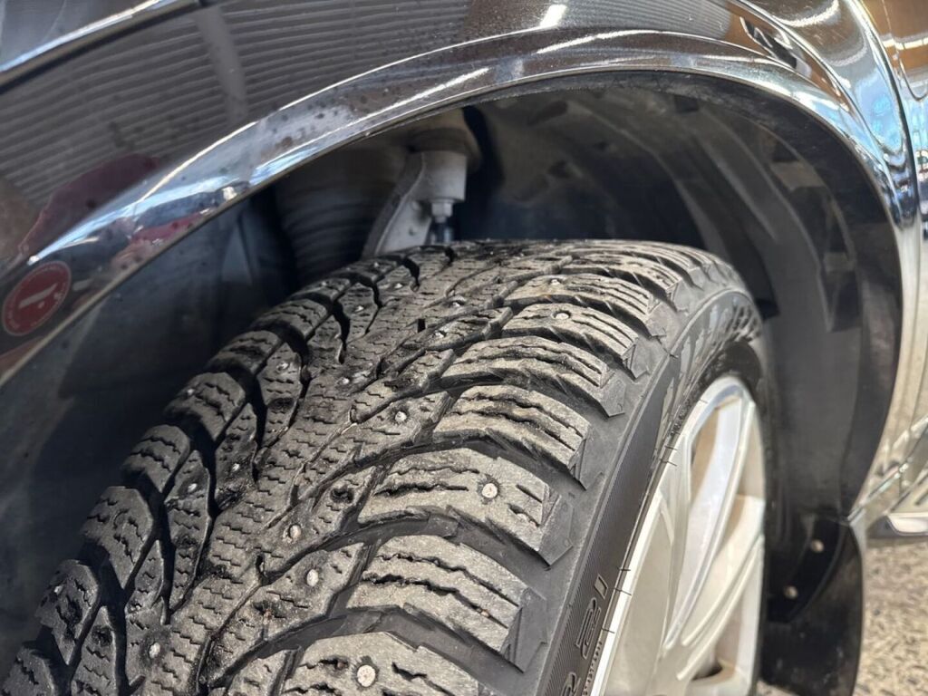 Volvo XC90 2020 Musta