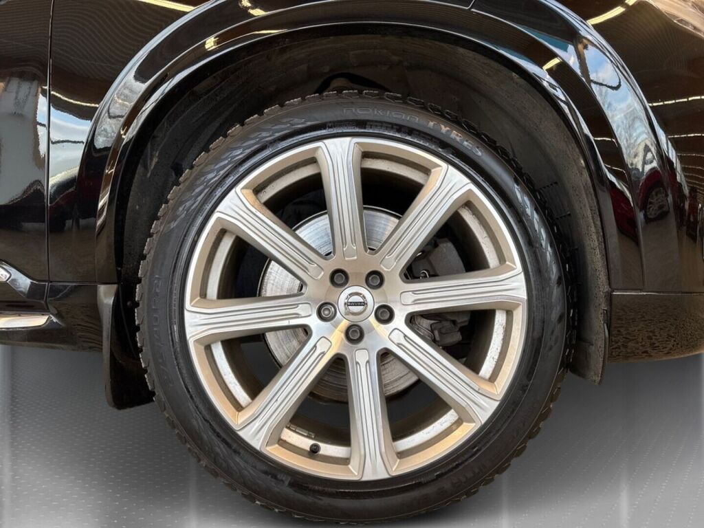 Volvo XC90 2020 Musta