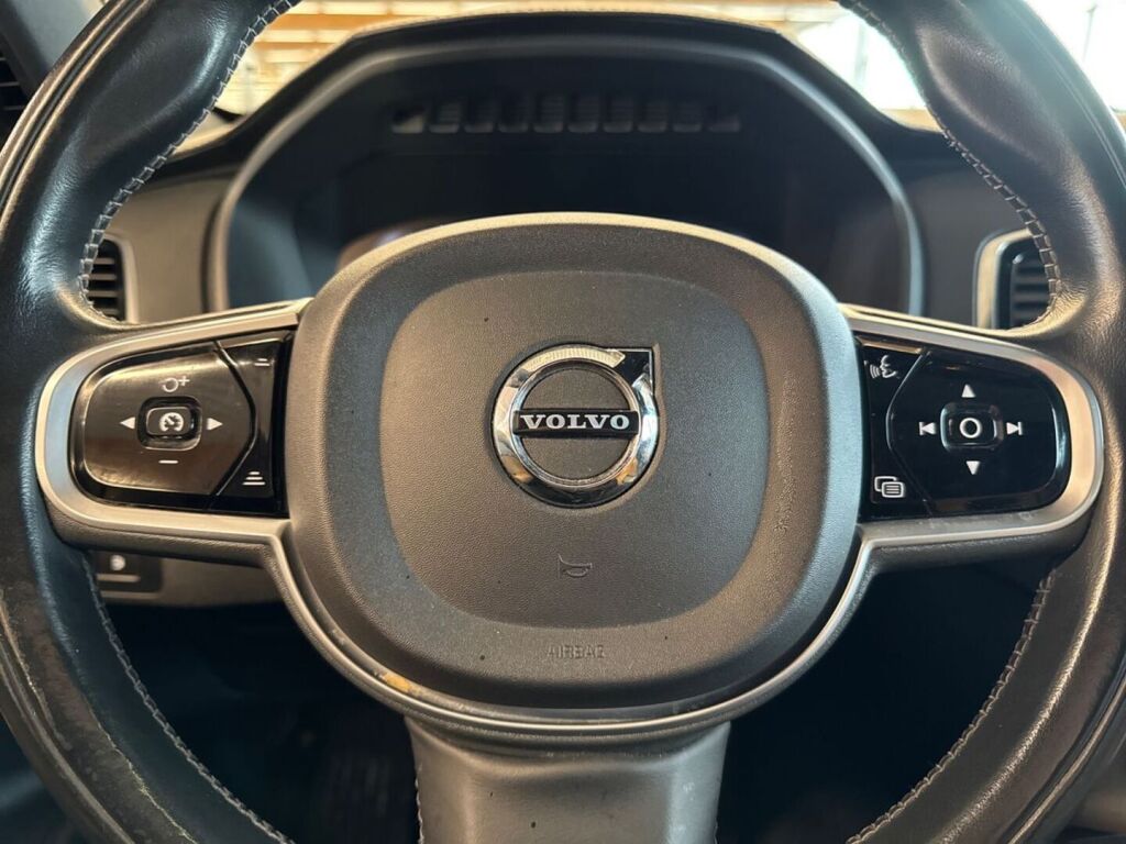 Volvo XC90 2020 Musta
