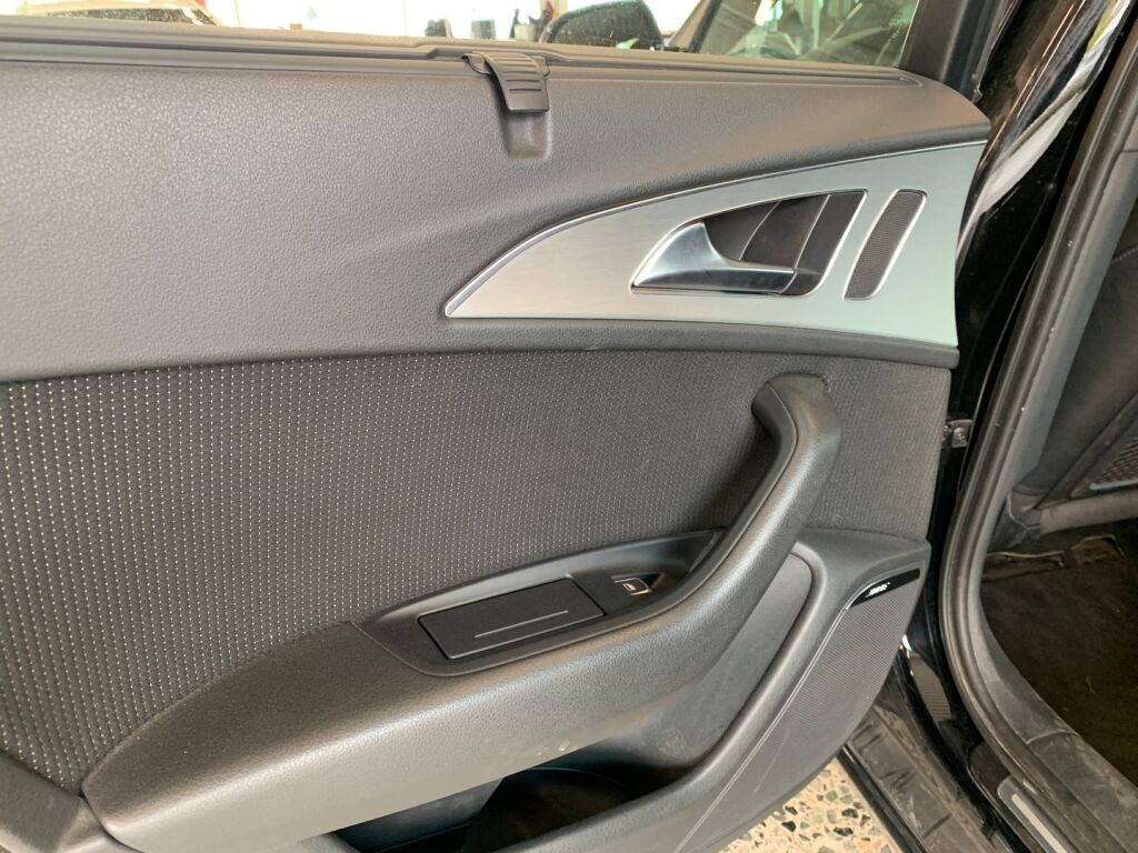 Audi A6 2012 Musta