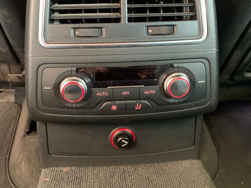 Audi A6 2012 Musta