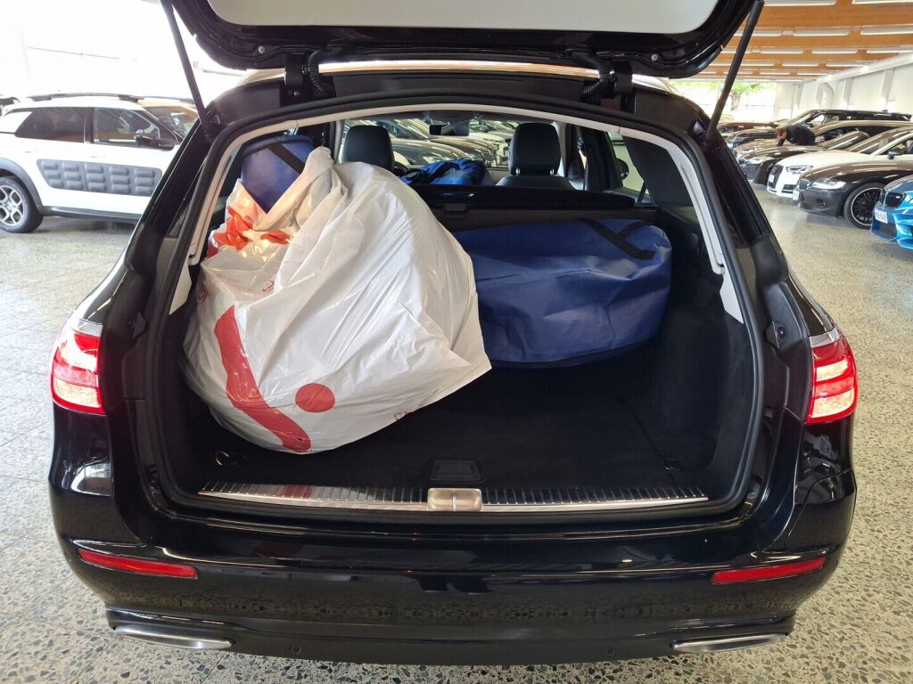 Mercedes-Benz E 2020 Musta