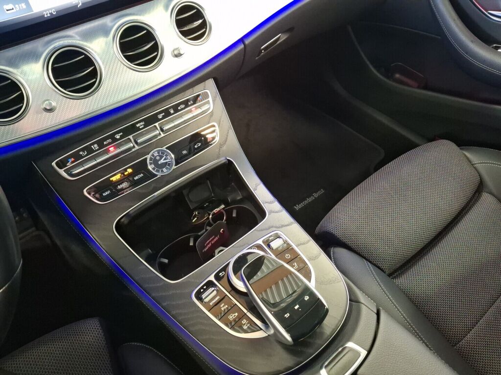 Mercedes-Benz E 2020 Musta