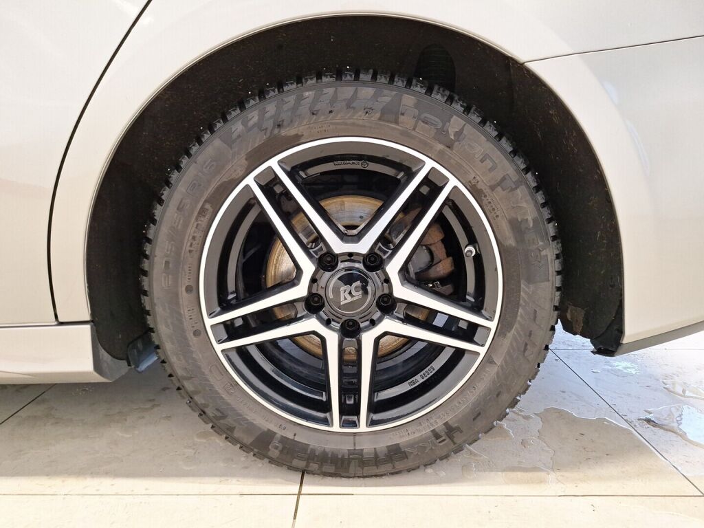 Mercedes-Benz A 2019 Harmaa