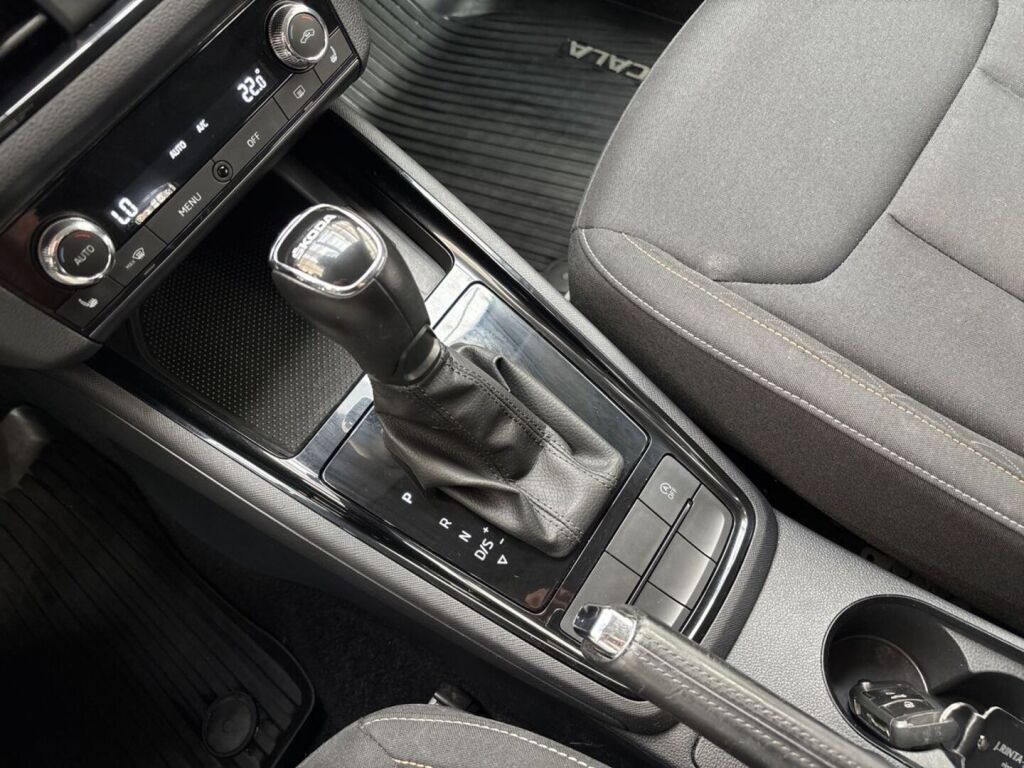 Skoda Scala 2019 Valkoinen