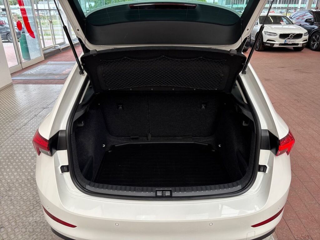 Skoda Scala 2019 Valkoinen