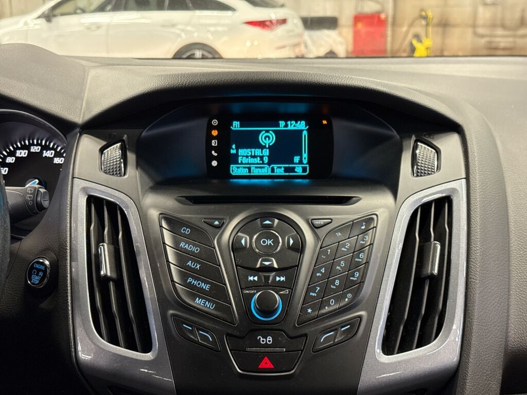 Ford Focus 2014 Punainen