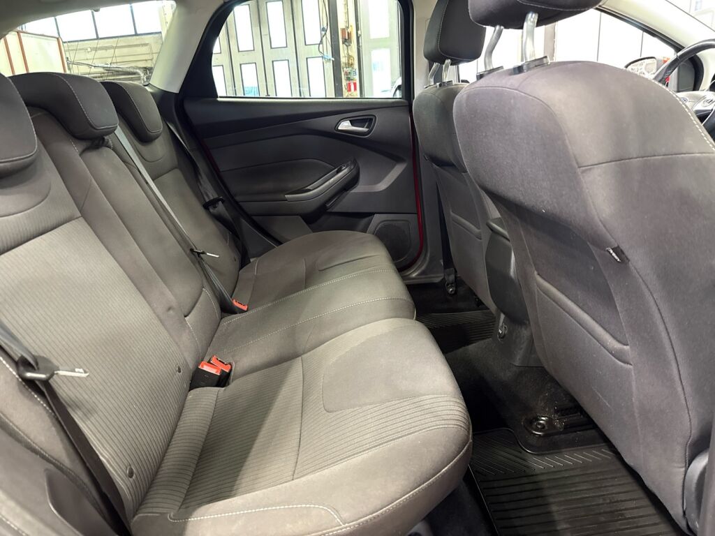 Ford Focus 2014 Punainen