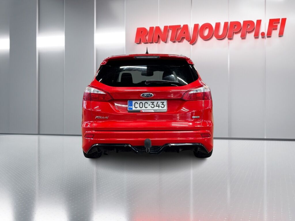 Ford Focus 2014 Punainen