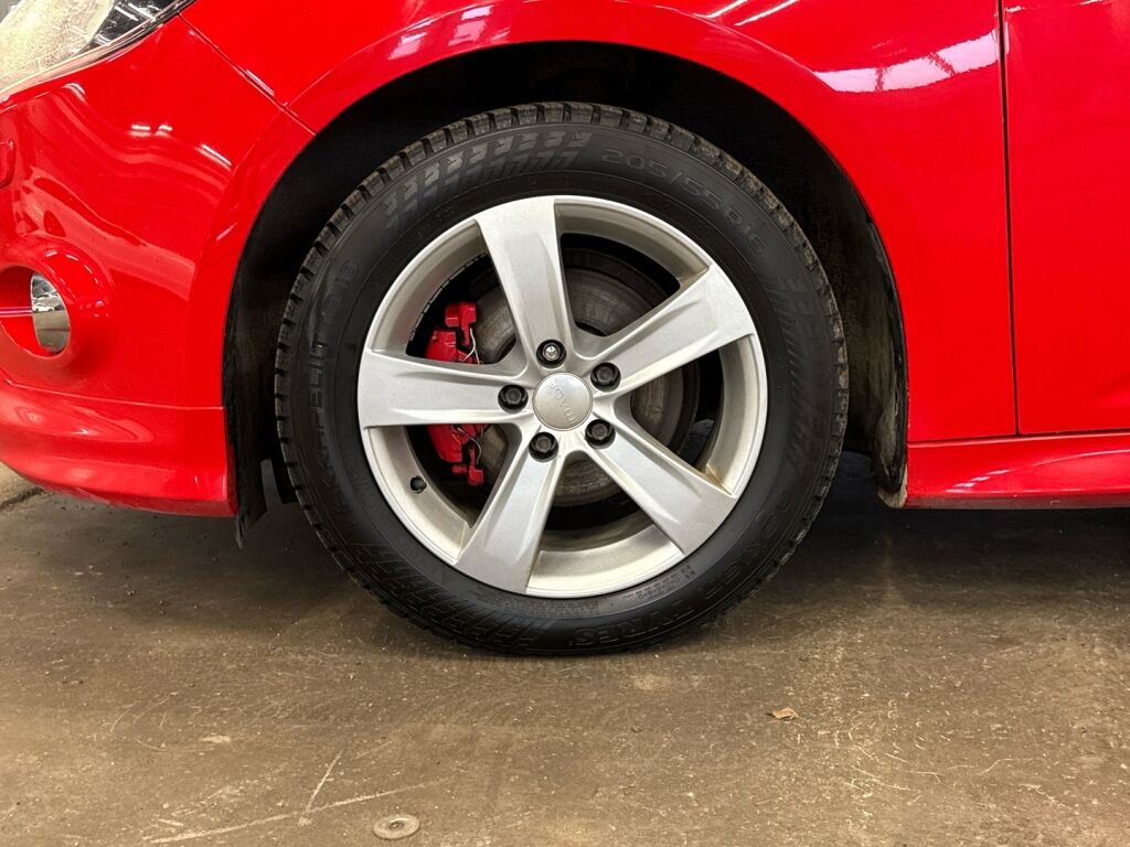 Ford Focus 2014 Punainen