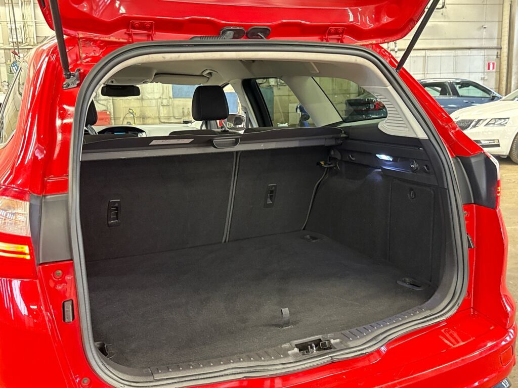 Ford Focus 2014 Punainen