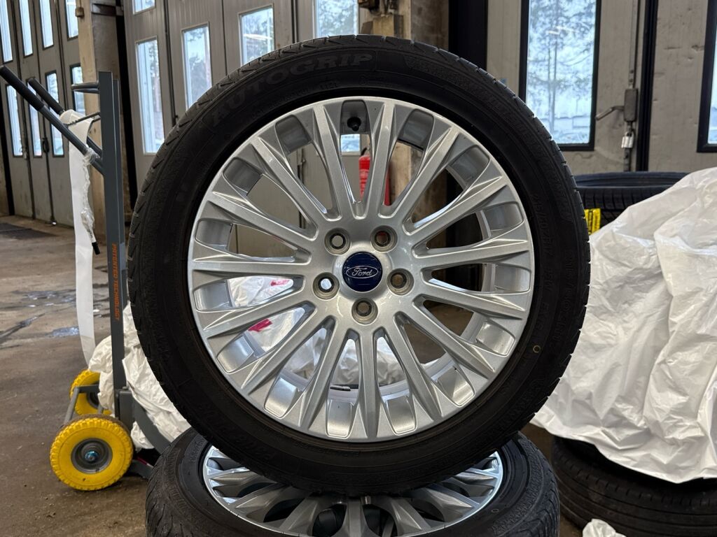 Ford Focus 2014 Punainen