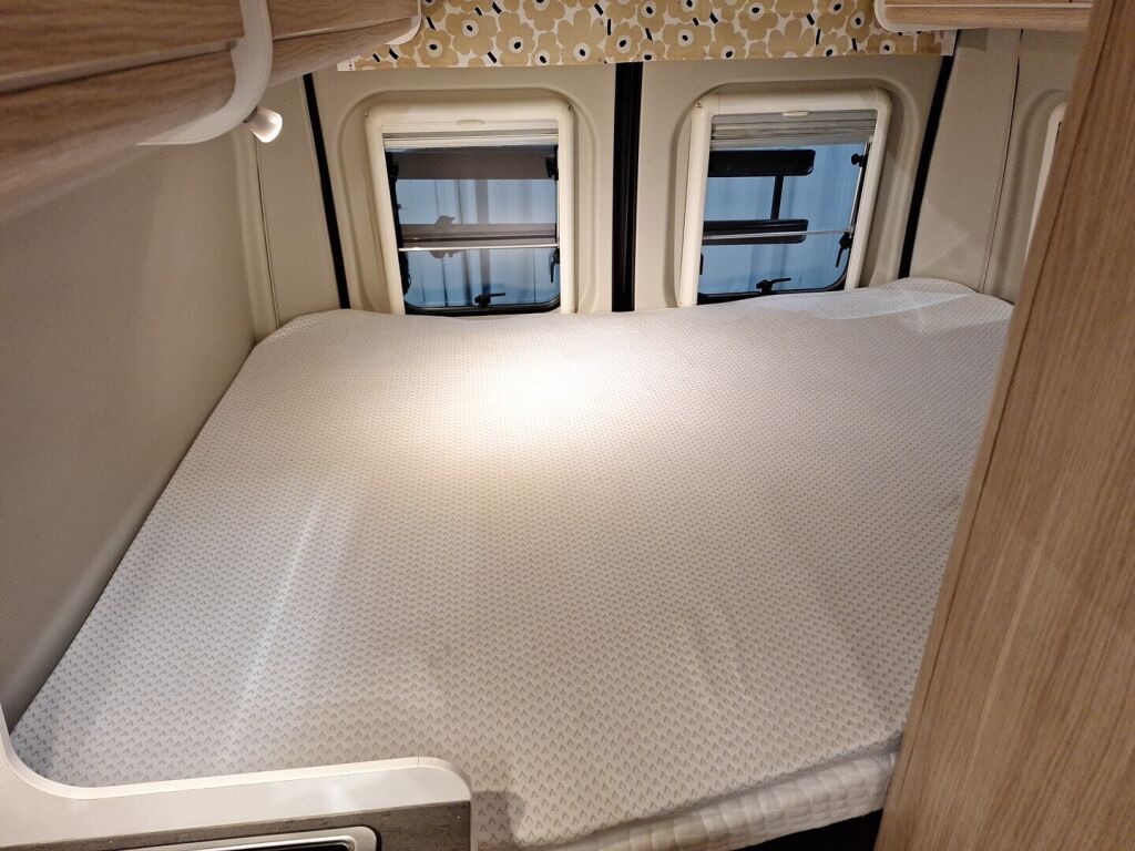 Sunlight Cliff 2020 Musta