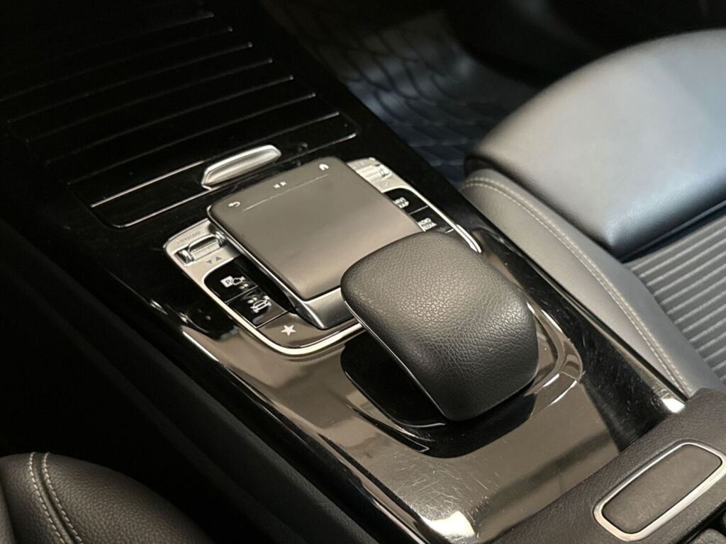 Mercedes-Benz CLA 2020 Musta
