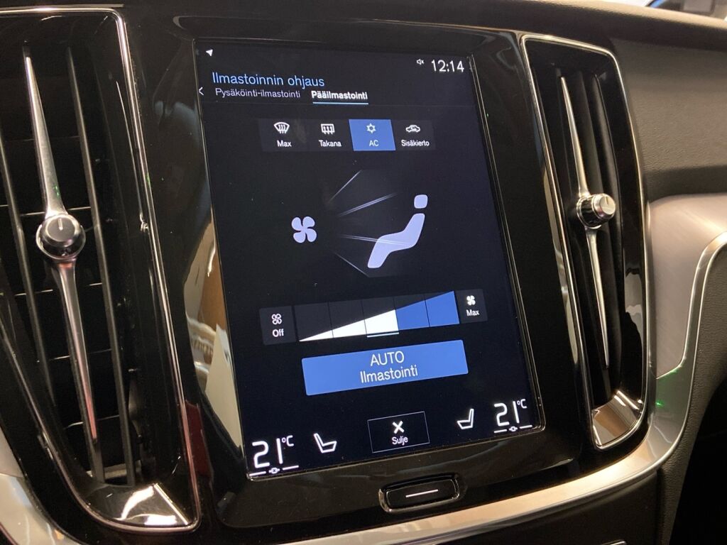 Volvo V60 2019 Musta