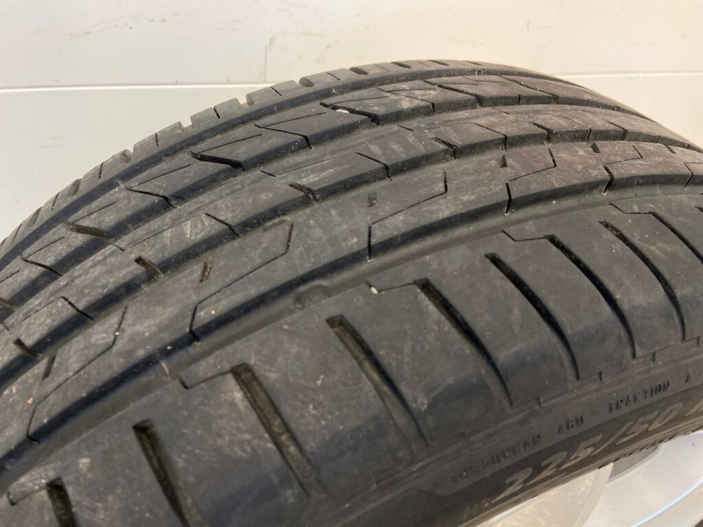 Volvo V60 2019 Musta