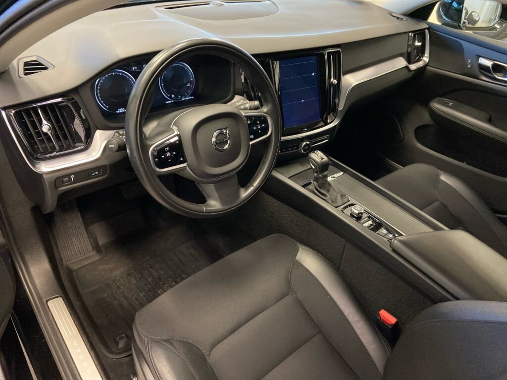 Volvo V60 2019 Musta