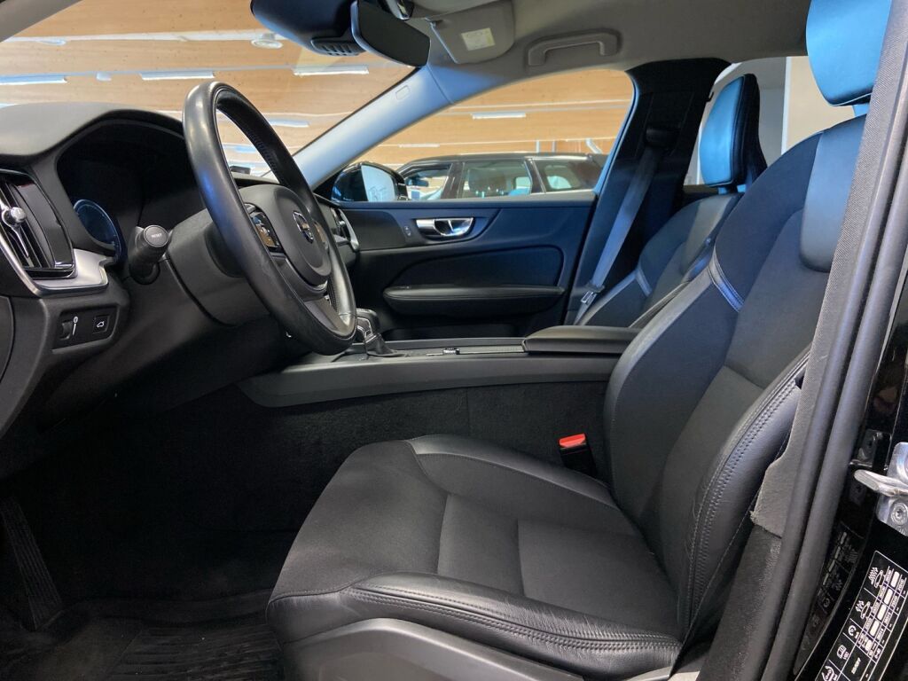 Volvo V60 2019 Musta