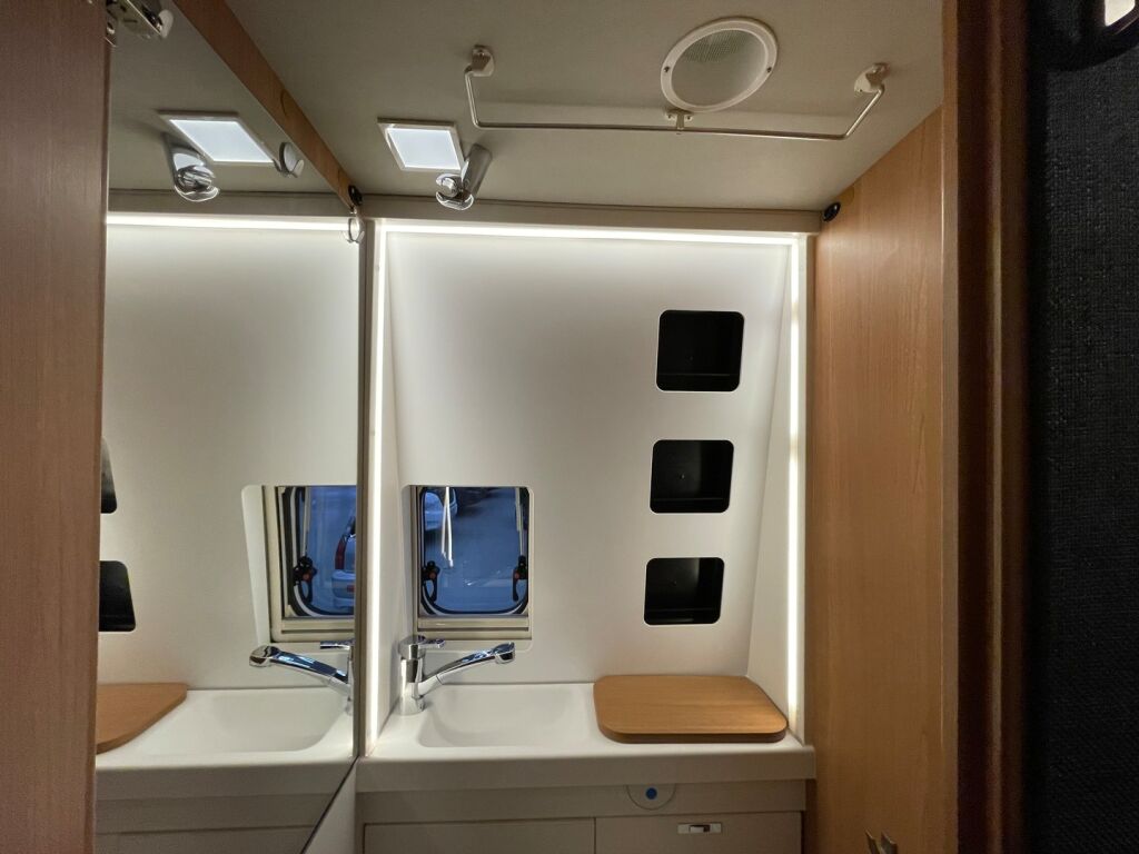 Weinsberg Carabus 600 ME 2020 Valkoinen