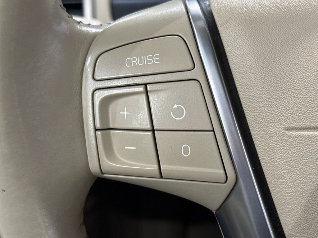 Volvo V70 2011 Musta